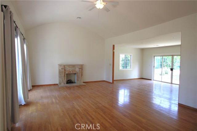 Detail Gallery Image 2 of 21 For 2035 Rangeview, Glendale,  CA 91201 - 3 Beds | 2/1 Baths