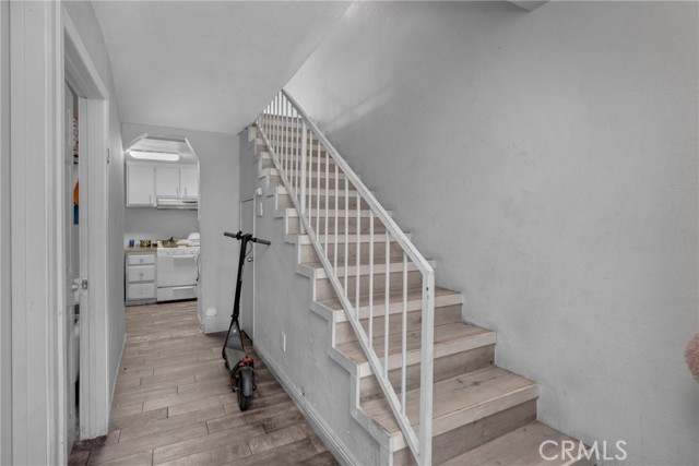 2200 E 105th Street, Los Angeles CA: https://media.crmls.org/medias/2c4adea6-e2fa-4317-b6ec-e78abb81ec63.jpg