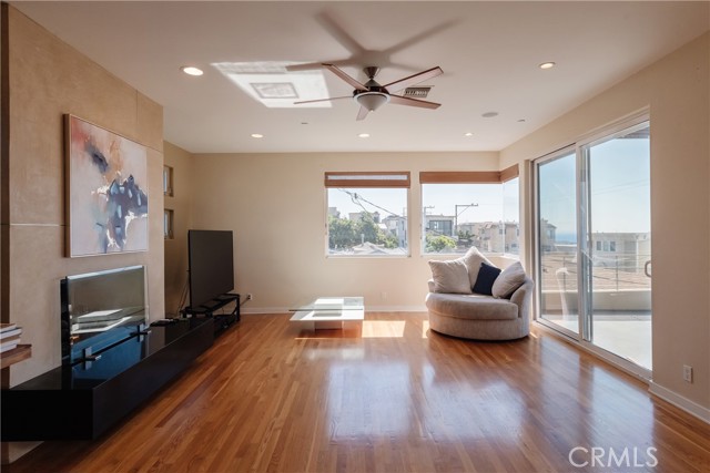 221 4th Place, Manhattan Beach, California 90266, 3 Bedrooms Bedrooms, ,2 BathroomsBathrooms,Residential,Sold,4th,SB23186070