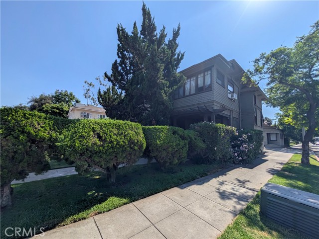 Detail Gallery Image 11 of 61 For 325 S Los Robles Ave, Pasadena,  CA 91101 - – Beds | – Baths