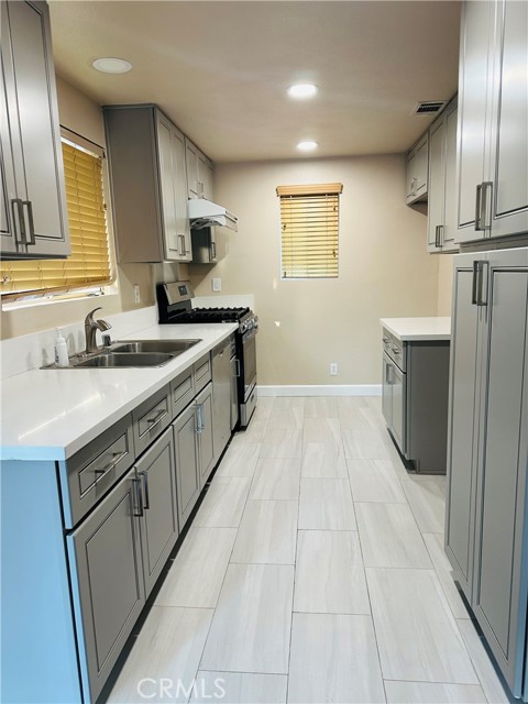 Detail Gallery Image 11 of 28 For 555 W Lemon Ave, Monrovia,  CA 91016 - 4 Beds | 2/1 Baths