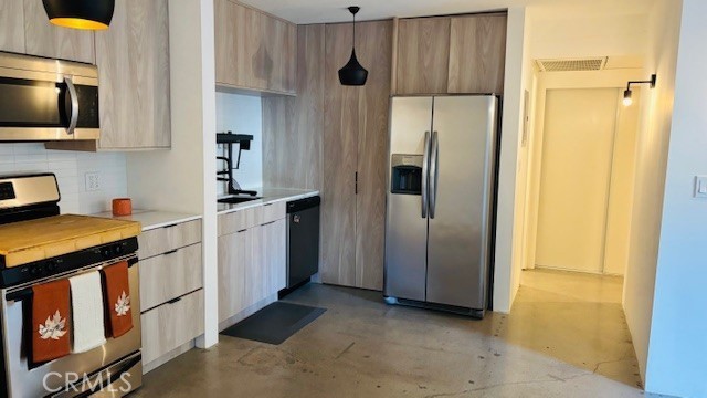 Detail Gallery Image 3 of 8 For 18645 Hatteras #102,  Tarzana,  CA 91356 - 1 Beds | 1 Baths