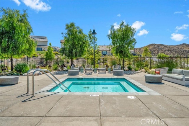 18150 Tableau Way, Saugus CA: https://media.crmls.org/medias/2c4b88c3-707b-46de-ab17-35e1bfe18afa.jpg