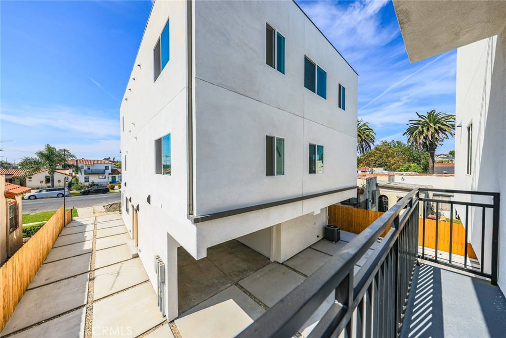 https://media.crmls.org/medias/2c4ba362-900e-409d-9741-182acb129e9e.jpg?preset=X-Large