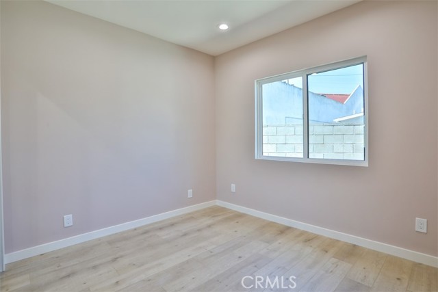 2111 Scott Road, Burbank CA: https://media.crmls.org/medias/2c4baefe-5ea7-413e-95ce-dcee70b1a08b.jpg