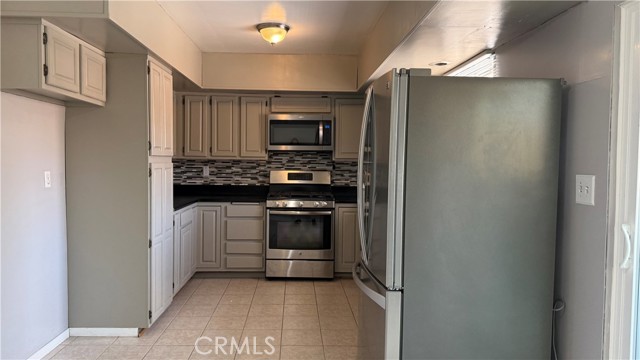 Detail Gallery Image 10 of 25 For 36894 Hayward Ave, Barstow,  CA 92311 - 3 Beds | 2 Baths