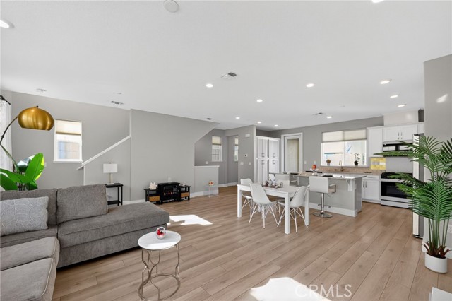 Detail Gallery Image 6 of 67 For 1303 Antonella, Hayward,  CA 94541 - 3 Beds | 3/1 Baths