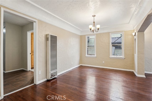 124 W 110th Street, Los Angeles CA: https://media.crmls.org/medias/2c4e1d38-8345-4e7b-b541-997cfe029cd3.jpg