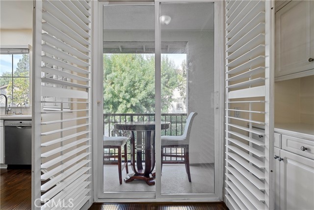 38 Stepping Stone, Irvine CA: https://media.crmls.org/medias/2c4f1bbd-8638-4ba8-92e0-bcdedb22ff13.jpg