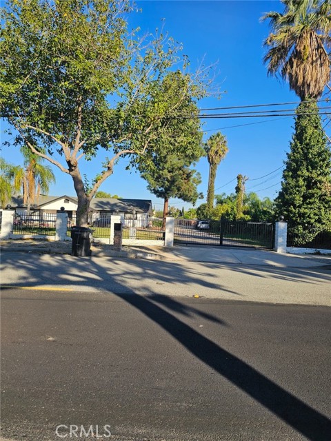 Detail Gallery Image 5 of 5 For 10641 Juniper, Fontana,  CA 92337 - 4 Beds | 2 Baths