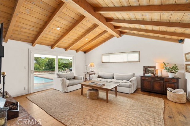 Detail Gallery Image 9 of 30 For 23843 Crosson Dr, Woodland Hills,  CA 91367 - 3 Beds | 2/1 Baths