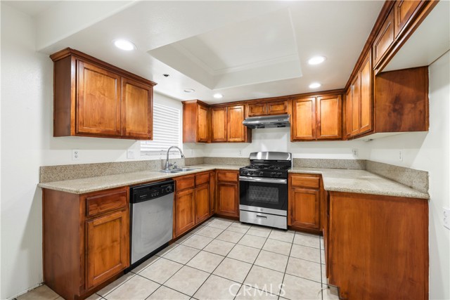 Detail Gallery Image 6 of 16 For 25 Palmetto Dr #B,  Alhambra,  CA 91801 - 3 Beds | 2/1 Baths