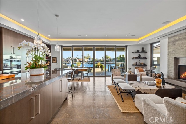 8 Beacon Bay, Newport Beach CA: https://media.crmls.org/medias/2c531109-d837-4b04-9594-dd2ce0602bce.jpg