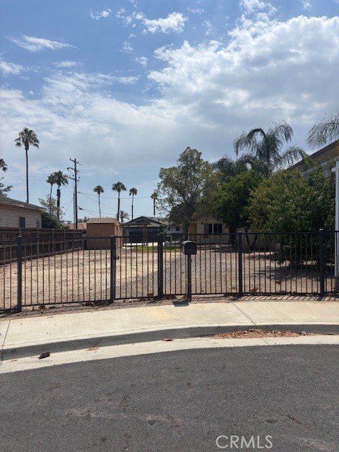 Detail Gallery Image 1 of 9 For 111 N Victoria Ave, Corona,  CA 92879 - 2 Beds | 1 Baths