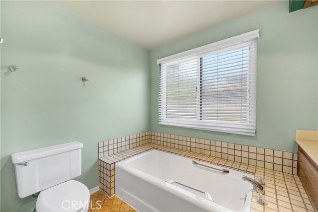 3944 Corte Cancion, Thousand Oaks CA: https://media.crmls.org/medias/2c54d5fb-6d37-45bf-a4ec-75c8d0a1b68a.jpg