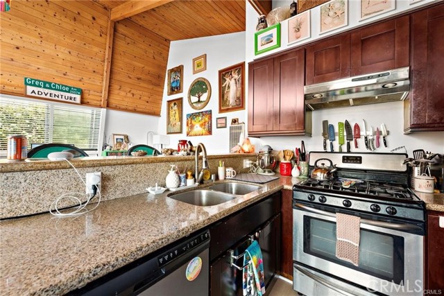 252 Avenida Lobeiro, San Clemente CA: https://media.crmls.org/medias/2c55021e-a01f-4343-a2ed-3d5db19d9fe3.jpg