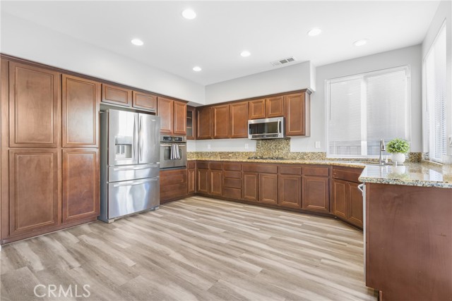 Detail Gallery Image 10 of 28 For 29450 Cresta Dr, Menifee,  CA 92584 - 4 Beds | 2/1 Baths