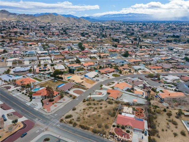 Detail Gallery Image 2 of 27 For 16499 Kamana Rd, Apple Valley,  CA 92307 - – Beds | – Baths