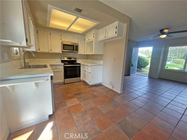 Detail Gallery Image 5 of 22 For 1110 W 8th Ave #4,  Chico,  CA 95926 - 3 Beds | 2 Baths