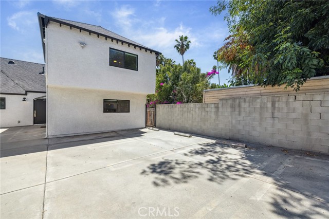 6521 Homewood Avenue, Los Angeles CA: https://media.crmls.org/medias/2c565b6a-9b17-46da-a2ed-a8b42c3e6d2d.jpg