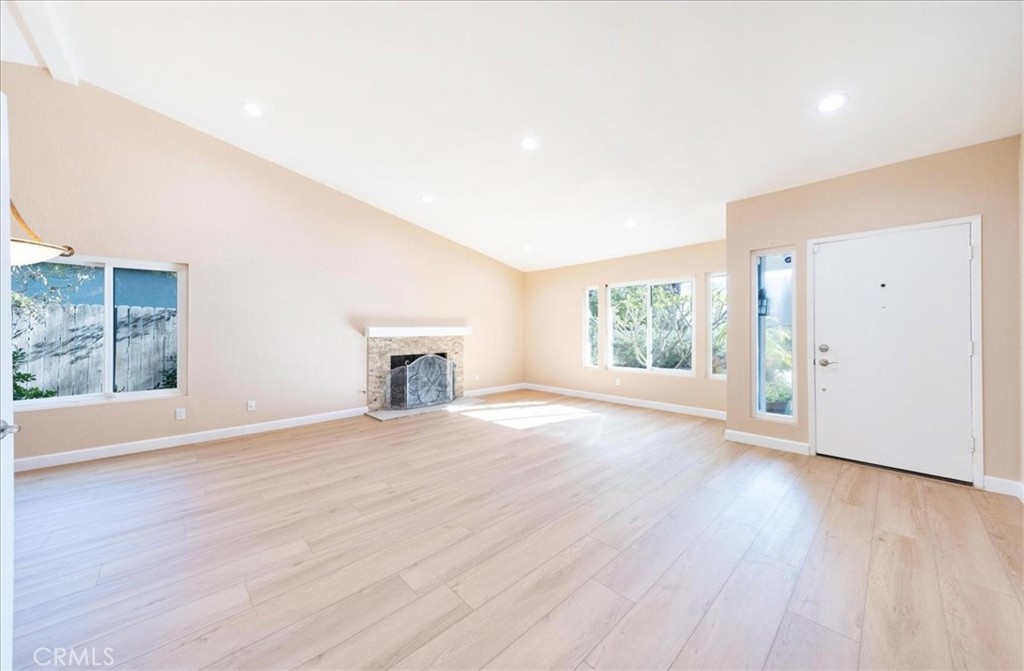 12727 Benavente - photo 14