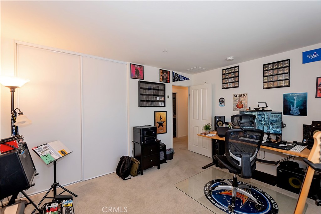 https://media.crmls.org/medias/2c573c14-0945-4ca1-b91b-2696c632ca80.jpg?preset=X-Large
