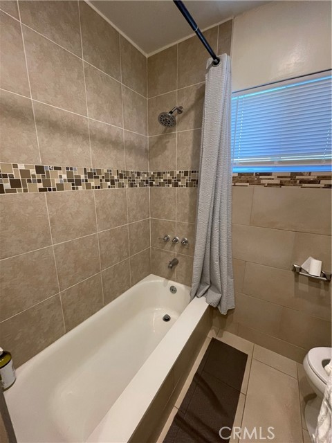 10443 Woodley Avenue, Granada Hills CA: https://media.crmls.org/medias/2c58cb07-413e-41ff-be70-9b9b8eb94239.jpg