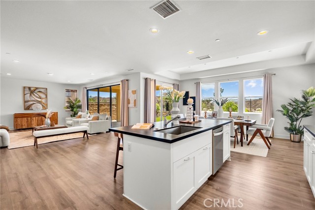 19162 Lauren Lane, Saugus CA: https://media.crmls.org/medias/2c58edc3-36bf-4bb7-a973-9653c2c09175.jpg