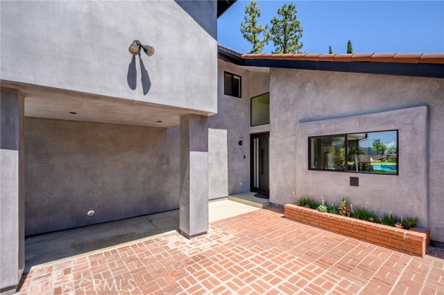 2305 Henrietta Avenue, La Crescenta CA: https://media.crmls.org/medias/2c59047f-a316-45ec-8354-af65d757032a.jpg