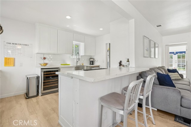 Detail Gallery Image 10 of 28 For 1120 9th St, Hermosa Beach,  CA 90254 - 2 Beds | 1 Baths