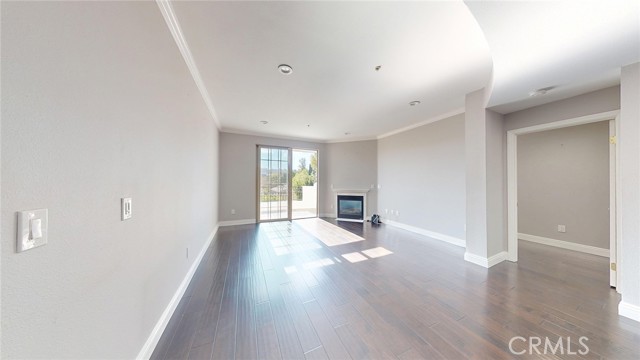 Detail Gallery Image 2 of 30 For 12407 Moorpark #301,  Studio City,  CA 91604 - 2 Beds | 2/1 Baths