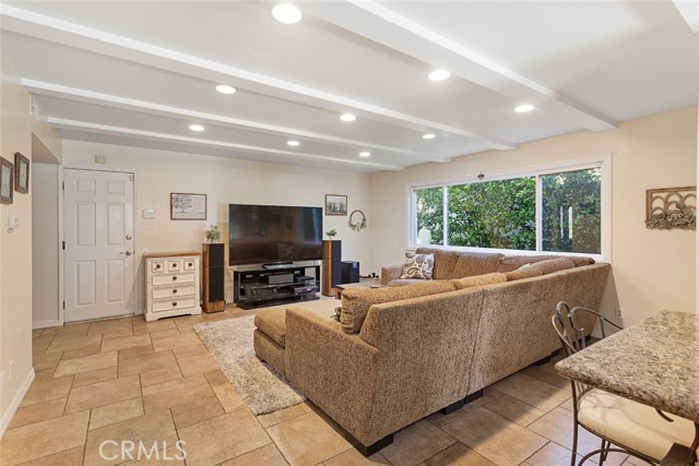 22666 Margarita Drive, Woodland Hills CA: https://media.crmls.org/medias/2c5979c0-da1b-42bf-90a0-acb58b958344.jpg