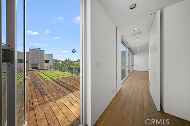 Detail Gallery Image 20 of 39 For 519 Santa Ana, Newport Beach,  CA 92663 - 4 Beds | 4/1 Baths