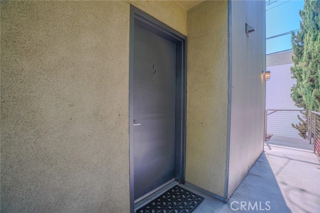 1011 N Orange Grove Avenue, West Hollywood CA: https://media.crmls.org/medias/2c5a7673-3659-48e2-af57-ceae70a0900e.jpg