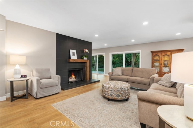 6207 Capistrano Avenue, Woodland Hills CA: https://media.crmls.org/medias/2c5b1b08-e7c1-4361-9e6f-fa5e14e24cea.jpg