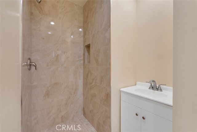 Detail Gallery Image 14 of 53 For 17024 Sherman Way, Van Nuys,  CA 91406 - 3 Beds | 2 Baths