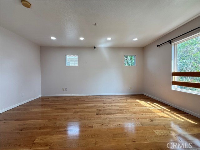 Detail Gallery Image 18 of 24 For 9030 Hayvenhurst Ave, North Hills,  CA 91343 - 4 Beds | 2/1 Baths