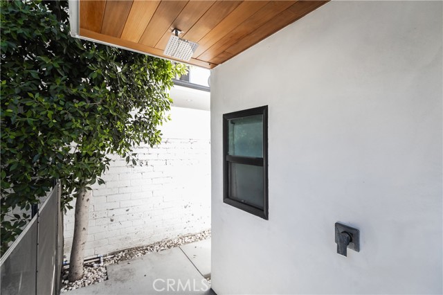 Detail Gallery Image 9 of 47 For 6230 Beeman Ave, North Hollywood,  CA 91606 - 6 Beds | 4/2 Baths