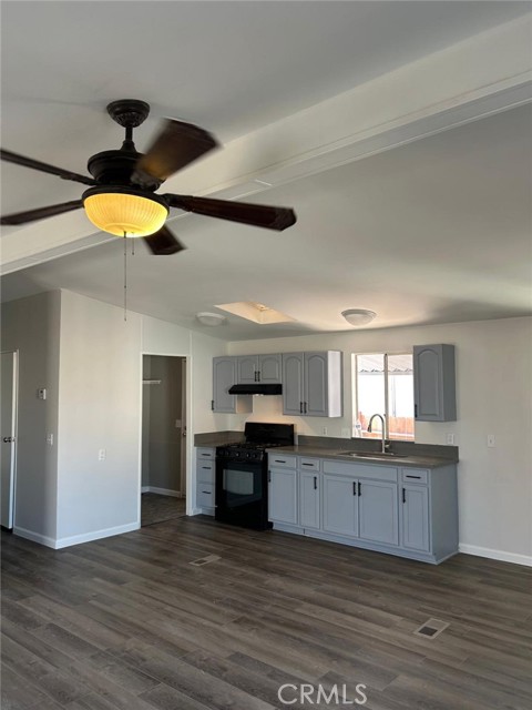 Detail Gallery Image 2 of 20 For 80 E Dawes #10,  Perris,  CA 92571 - 2 Beds | 2 Baths