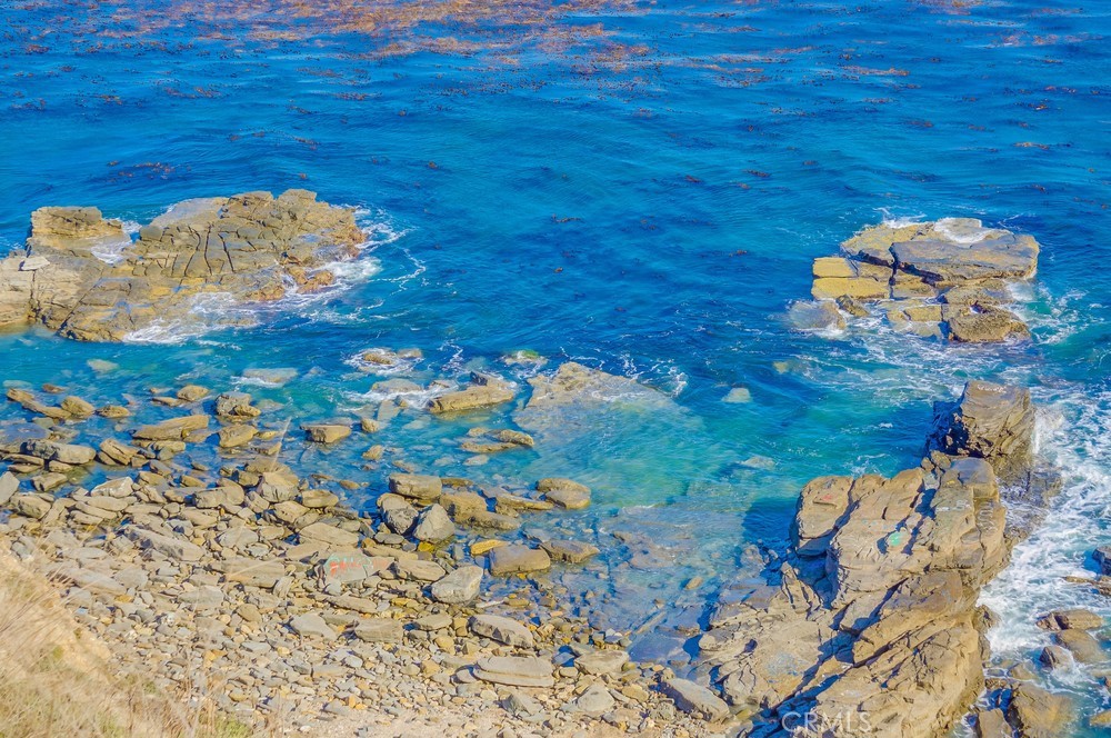 https://media.crmls.org/medias/2c5d3e9c-011f-48de-8356-e9d76ab9ba6f.jpg?preset=X-Large