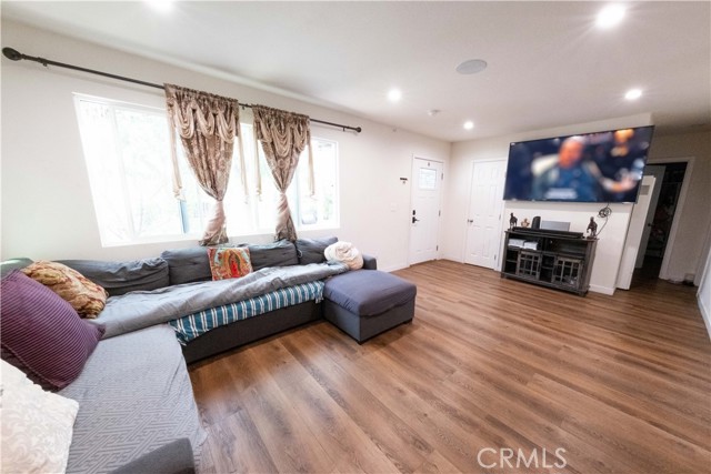 Detail Gallery Image 15 of 47 For 15719 Romar St, North Hills,  CA 91343 - 3 Beds | 2 Baths