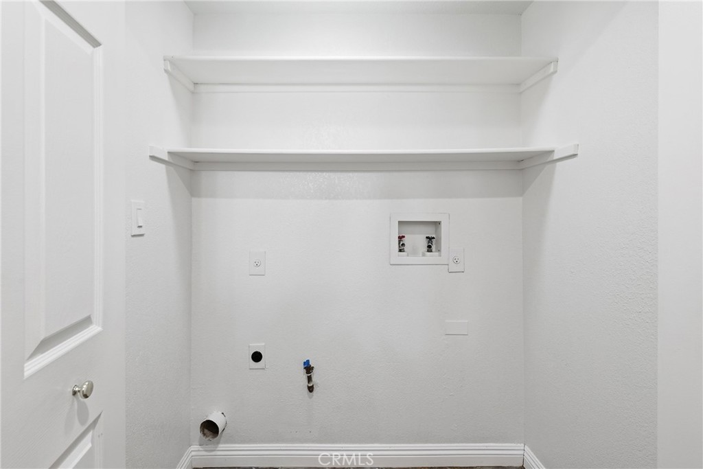 https://media.crmls.org/medias/2c5ed079-8b4f-44e2-bd2e-3d4f342b3aba.jpg?preset=X-Large
