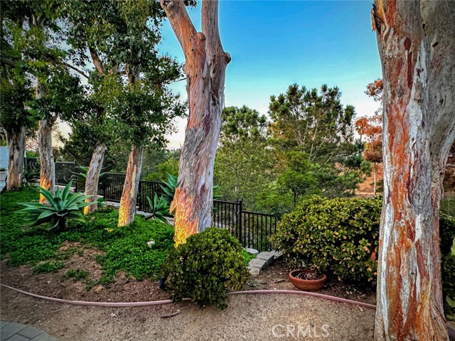 1940 Whittier Avenue, Costa Mesa CA: https://media.crmls.org/medias/2c5f4e7f-d3a6-4a2c-984d-7118b9a6952e.jpg