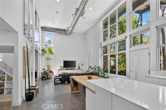 1037 N Laurel AVE Unit: 1