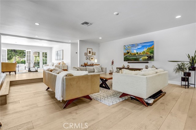 Detail Gallery Image 9 of 41 For 4936 Matula Dr, Tarzana,  CA 91356 - 3 Beds | 3 Baths