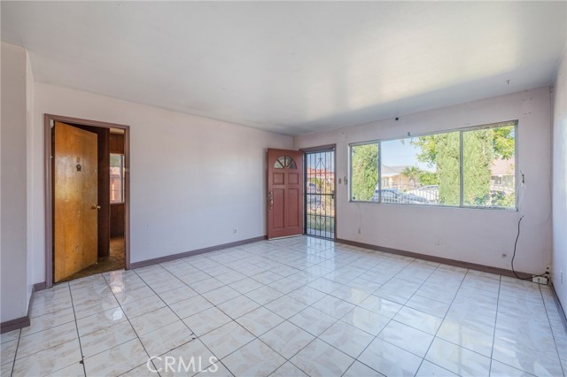22428 Neptune Avenue, Carson CA: https://media.crmls.org/medias/2c60f362-9762-47dd-8667-a3297c8b159c.jpg