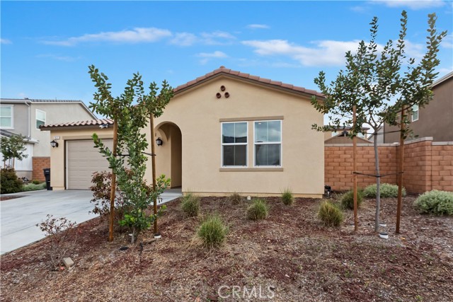 Detail Gallery Image 2 of 24 For 7672 Kuvera Bend, Riverside,  CA 92507 - 3 Beds | 2 Baths