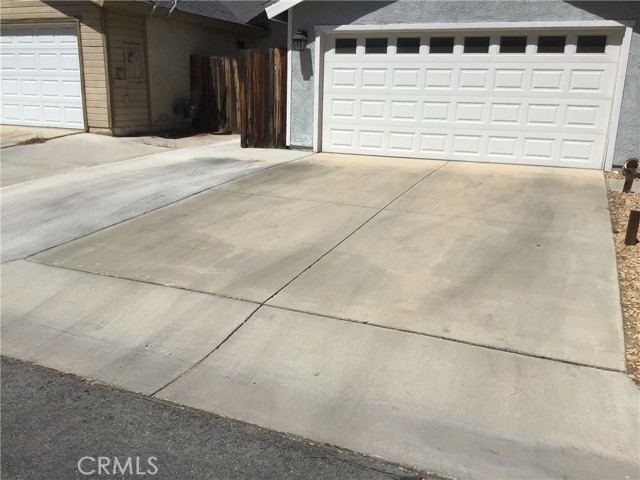 9144 Oakleaf Court, Hesperia CA: https://media.crmls.org/medias/2c61de0c-65e3-4b25-88aa-9279507a3d9a.jpg