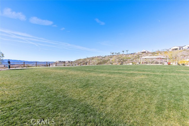 18147 Jupiter Lane, Saugus CA: https://media.crmls.org/medias/2c6239ff-4774-43c7-b6e4-4807393553f1.jpg