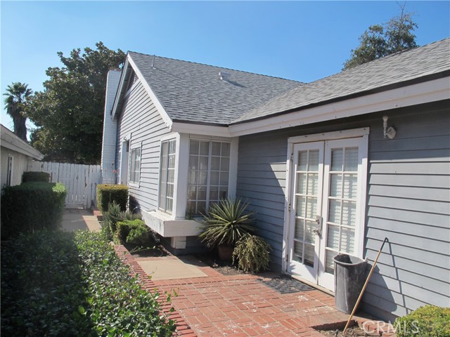 668 668 N Quince, Rialto CA: https://media.crmls.org/medias/2c627757-6262-41a4-8bdf-fcea4ea14923.jpg